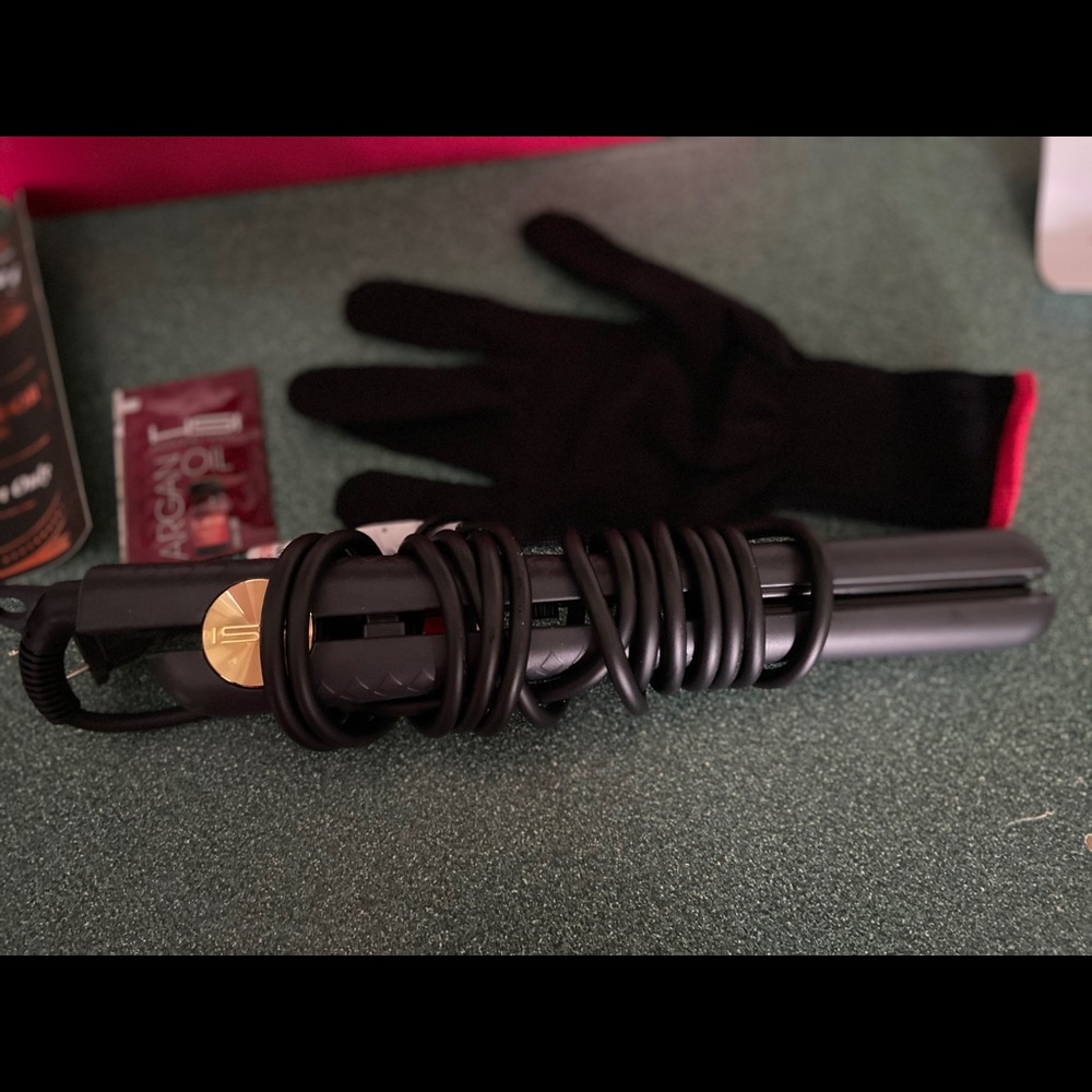 ***SOLD***HSI 1” Ceramic Professional Straightener